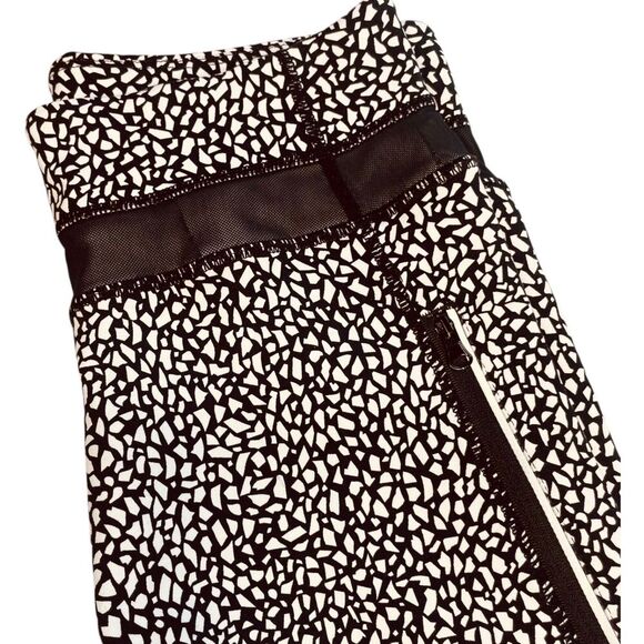 Lululemon Run Inspire Tight II Mesh Black and White Leggings - Picture 2 of 9